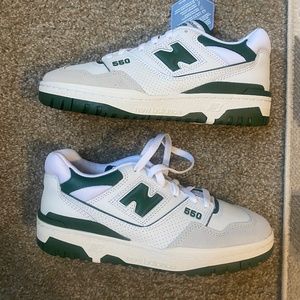 Green New Balance 550s (NEVER WORN)